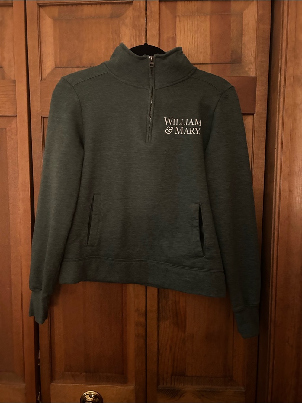 Red Shirt Women’s S Sporty Preppy Green
William & Mary Long Sleeve Quarter Zip